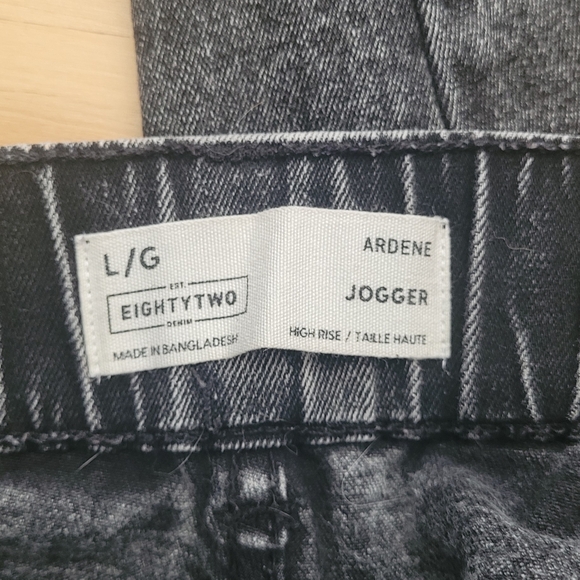 A pair of joggers by Ardene - Picture 7 of 9